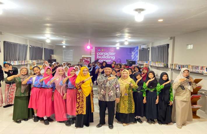 SMPN 2 Glagah Gelar Program SAS, 75 Siswa SD/MI Nikmati Fasilitas Bioskop Mini dan Podcast