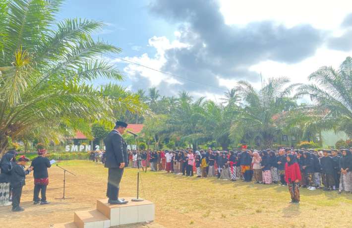 Peringatan Sumpah Pemuda di SMPN 2 Glagah: Kepala Sekolah Tekankan Peran Strategis Generasi Muda